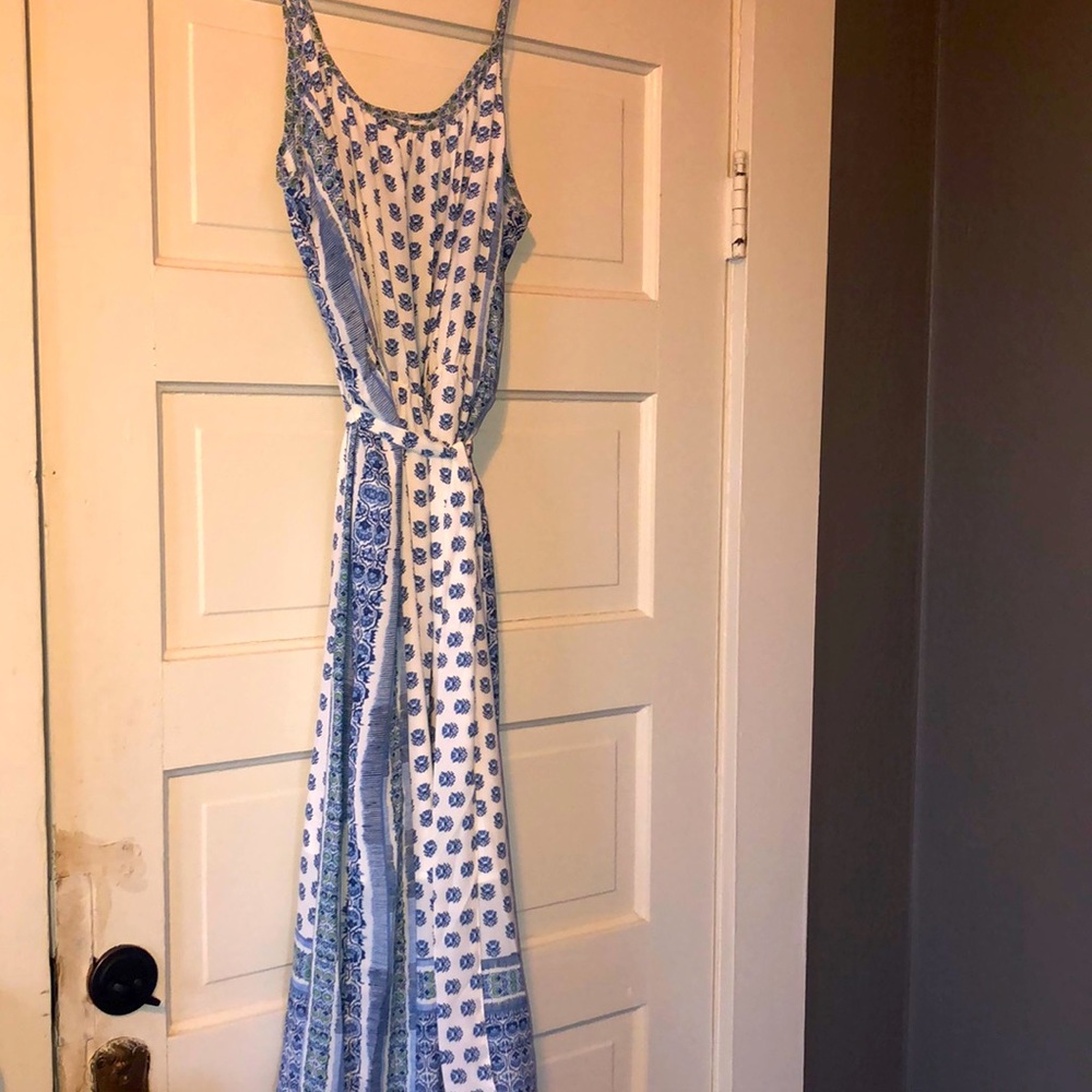 GAP Maxi Dress, slits on sides, tie waist.
